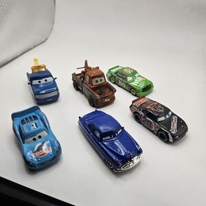 Lot Of 6 Disney Pixar Cars Lightning McQueen, Tow Mater, Chick Hicks, Dinoco Etc